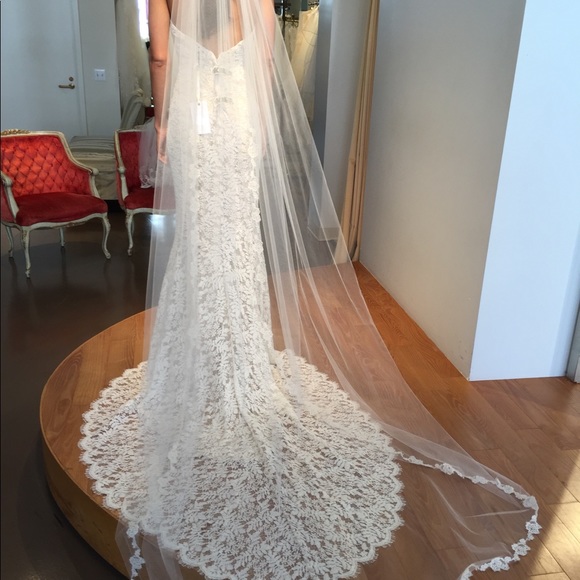 Wedding dress - Picture 4 of 8